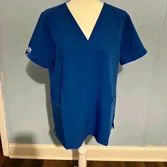 Figs Women’s Blue Aya Healthcare NWT Scrub Top Size Large - Picture 1 of 13